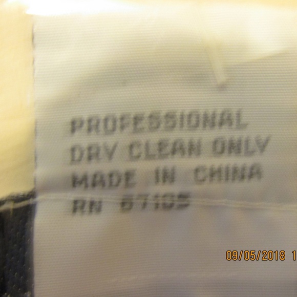 Silk Club Women's Dress Shirt, size Medium - Picture 5 of 8